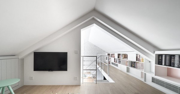 A small house with a triangular roof, Beijing LOFT loft family ...